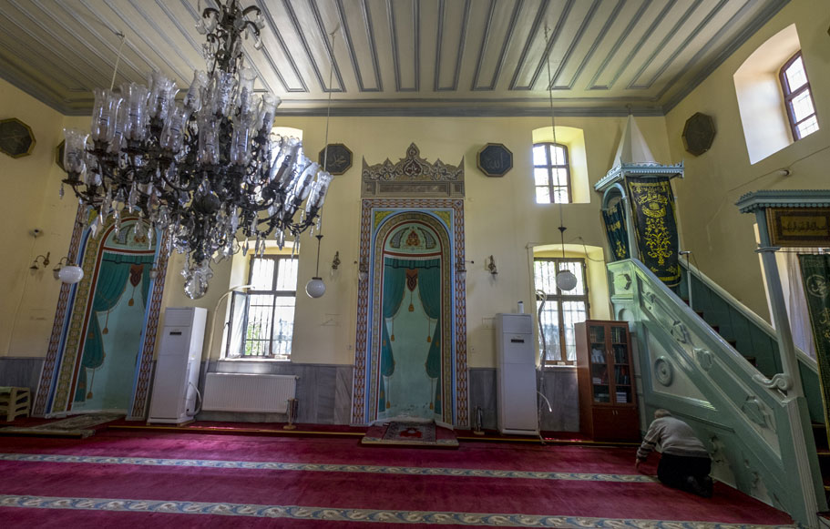 Üç Mihraplı Cami