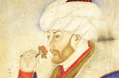Fatih Sultan Mehmed çiçek koklarken
